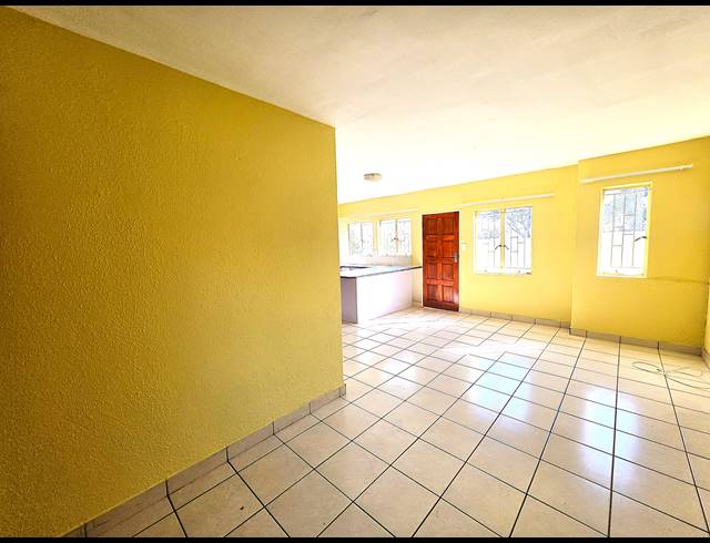 3 BEDROOM TOWNHOUSE FOR SALE IN KOSMOSDAL